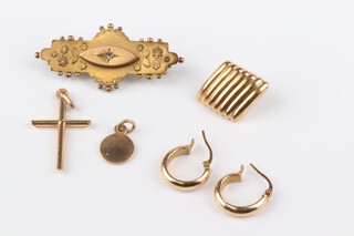 A pair of 9ct yellow gold ear clips, a charm, brooch, cross pendant and stud, 6.7 grams