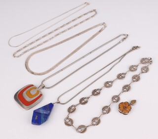 An Arts and Crafts style silver necklace, a lapis lazuli pendant, a carved hardstone floral pendant and other items of of Continental silver jewellery, gross weight 100 grams 