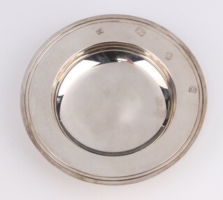 A silver Armada dish with engraved inscription, London 1989, 11cm, maker Comyns, 94 grams 