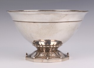 A Georg Jensen silver bowl with fancy acanthus base numbered 424 A 16.5cm, 248 grams 