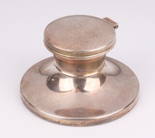 A circular silver capstan inkwell of plain form Birmingham 1997, 9cm, weighted