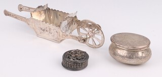 A Continental silver wheelbarrow 14cm, an oval pill box and a filigree ditto, gross weight 88 grams