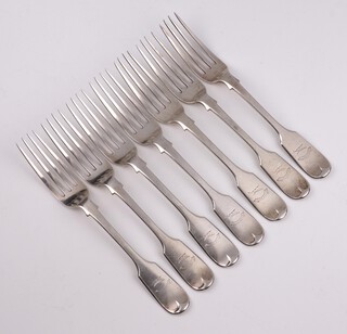 A set of 6 Old English pattern dinner forks with engraved armorial, London 1856, 392 grams 