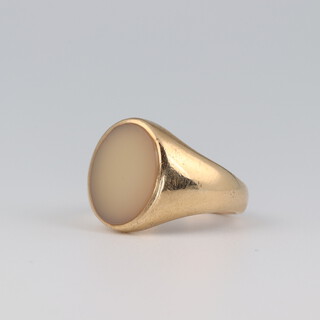 A 9ct yellow gold hardstone signet ring, size L 1/2, 6.4 grams 