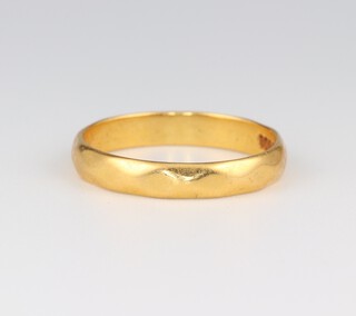 A 22ct yellow gold wedding band, size O, 3.1 grams 