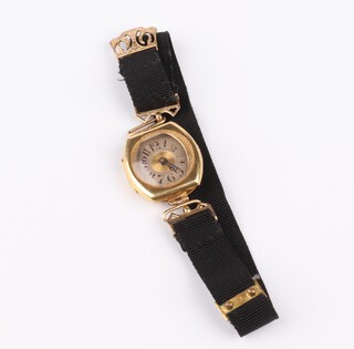 A lady's Art Deco 18ct yellow gold Geniale wristwatch in a 20mm case 