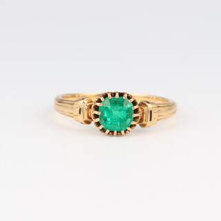 An 18ct yellow gold princess cut emerald ring, approx. 0.50ct, size M 1/2, 2.7 grams 