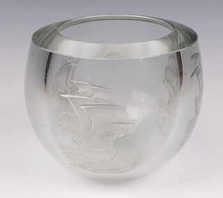 A 20th Century Studio bulbous vase decorated with galleons 16cm 