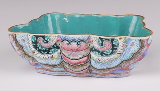An early 20th Century Chinese scallop shaped dish decorated with mythical beast, having a turquoise interior 17cm 