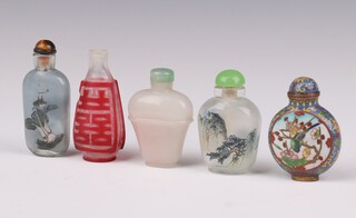 A modern Chinese cloisonne snuff bottle and lid decorated with birds 6cm, 4 Chinese scent bottles 