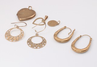 Two pairs of 9ct yellow gold earrings, a heart pendant and St Christopher and a heart shaped locket 4.8 grams 