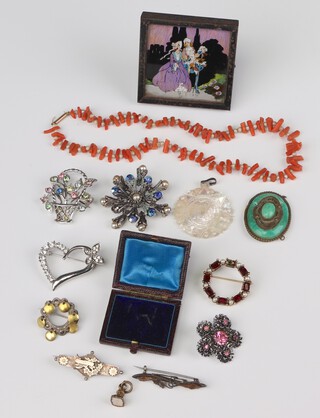 A 19th Century gilt seal with hardstone inset 2cm and other items of costume jewellery 