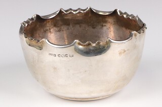 A Victorian silver sugar bowl with wavy rim, Sheffield 1892, 92 grams 