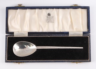 A silver hammer pattern spoon engraved with a christogram (PX), maker Garrards & Co. Ltd., Birmingham 1970, 16cm, 32 grams, cased 