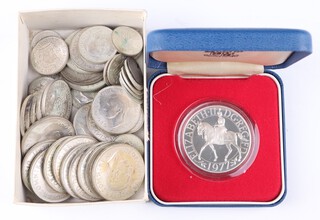 A quantity of pre 1947 coinage including half crowns, 2 shillings, sixpences 384 grams, together with a 1977 commemorative crown 28 grams 