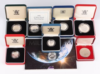 A silver five pound commemorative coin 2000, a double two pound proof coin set, a Commonwealth Games two pound coin, 3 silver pied port one pound coins, a Second World War proof two pound silver coin and 2 others, weighable silver 121 grams