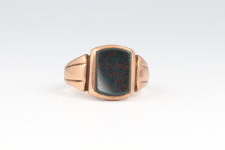 A gentleman's 9ct yellow gold hardstone signet ring size M, 5.9 grams 
