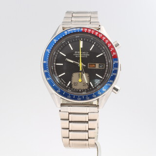 A gentleman's steel cased Seiko chronograph automatic wristwatch with day/date dial and subsidiary seconds dial with a red blue bezel, the case numbered 632121 6139/6040, 38mm case with a Seiko bracelet 