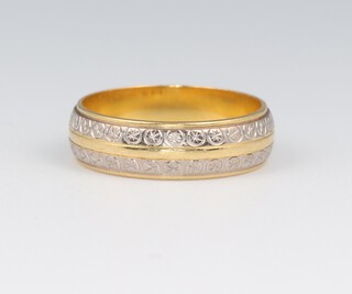 An 18ct yellow gold wedding band size I, 3.4 grams 