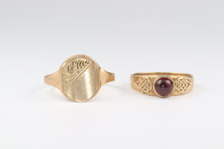 A gentleman's 9ct yellow gold signet ring size W and a 9ct cabochon set ring size P, 5.3 grams 