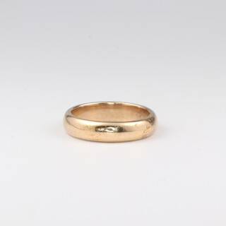 A 9ct yellow gold wedding band size K, 4 grams 