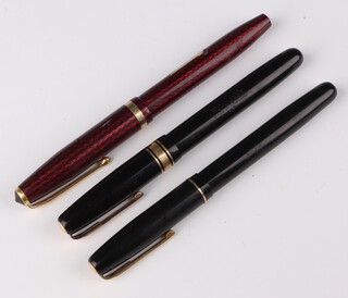A gentleman's red marble Conway Stuart 85L fountain pen with 14ct nib, a Waterman's black ditto W5 with 14ct nib and another W2 with 14ct nib