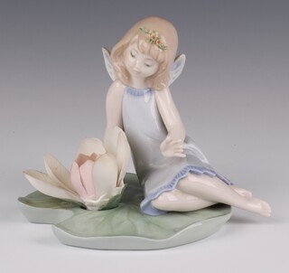 A Lladro figure "Lilly Pad Love Angel" no.6645 14cm 