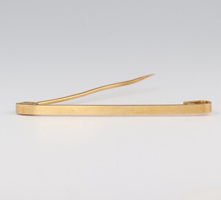 An 18ct yellow gold bar brooch 2 grams 