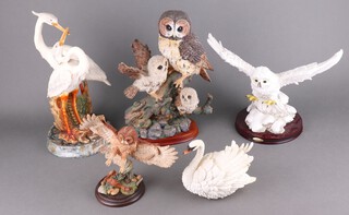 A composition figure of a barn owl 20cm,  4 other figures of birds