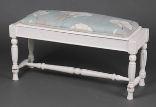 An Edwardian white painted mahogany duet stool raised on turned and reeded supports with H framed stretcher 46cm h x 102cm w x 35cm d 