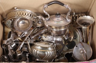 A quantity of silver plated napkin rings, ashtrays and other plated items 