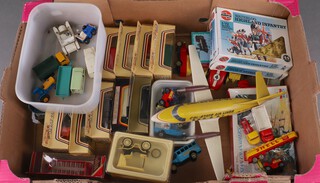 Airfix, 1.72 model figures - Highland Light Infantry and French Artillery, boxed, together with a collection of Days Gone and other model cars, all contained in a fruit box 