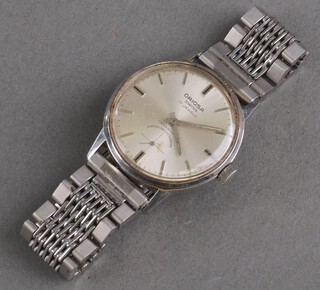 A gentleman's steel cased Oriosa wristwatch with seconds at 6 o'clock  on a steel bracelet