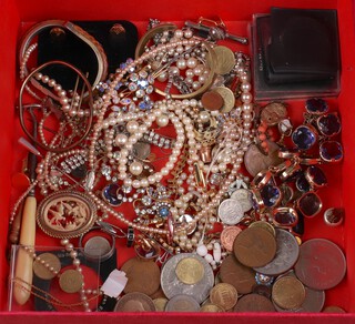 A quantity of vintage costume jewellery and coins 