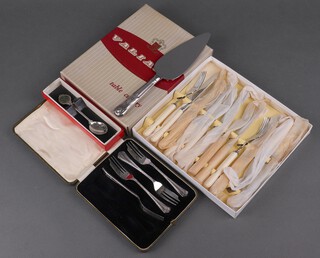 A quantity of Kings pattern silver plated cutlery 
