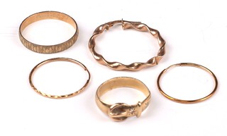 A pair of ear 9ct yellow gold ear hoops, 1 earring, 2 rings sizes M and S, 5.6 grams 
