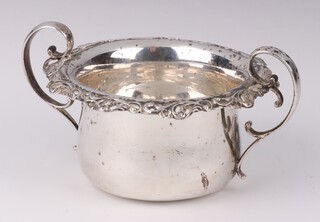A Sterling silver 2 handled sugar bowl with scroll decoration 8cm, 134 grams 