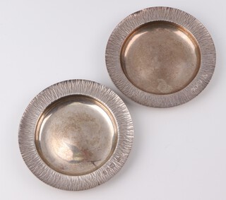 A pair of silver circular dishes with bark finish decoration, London 1978, 11.5cm, 182 grams 