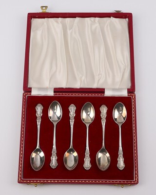 A set of 6 silver coffee spoons with scroll handles Chester 1958, 44 grams, cased
