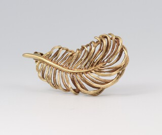 A 9ct yellow gold feather brooch, 2.9 grams