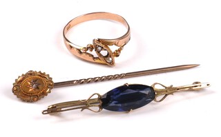 A 9ct yellow gold ring shank size R, 1.5 grams, together with a bar brooch and tie pin gross weight for all 5.2 grams 