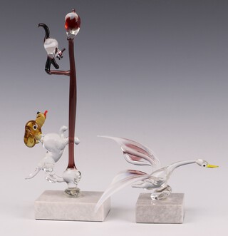 A Continental coloured glass model of a dog chasing a cat up a lamp post, raised on a marble base 22cm, a ditto of a swan 8cm 