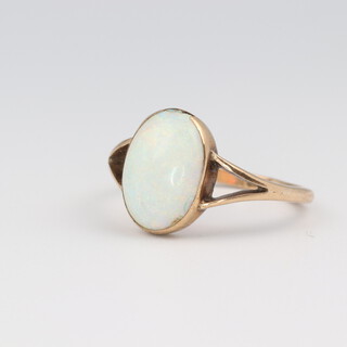 A 9ct yellow gold oval opal ring, size P, 2.2 grams 