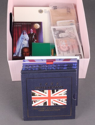 Various 90s commemorative coin sets, loose coins and bank notes