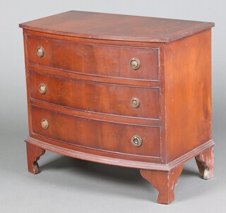 A Georgian style mahogany bow front chest of 2 drawers, raised on bracket feet 68cm h x 76cm w 