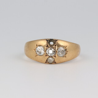 A gentleman's 18ct yellow gold 4 (ex 5) stone diamond ring, approx. 0.7ct, size W, 6.3 grams 