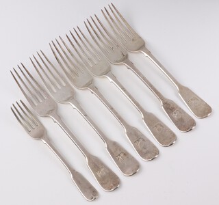 A set of 6 George IV silver fiddle pattern table forks, London 1820 maker Thomas Dicks,  together with a William IV silver fiddle pattern pudding fork London 1827, maker William Chawner II, 484 grams  