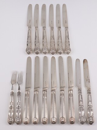 6 George IV silver bladed and handled tea knives monogrammed W.A., 6 tea knives with shell handles, 2 other tea knives with Queens pattern handles, all Sheffield 1823, and 2 fruit forks, gross weight included weighted handles 802 grams 