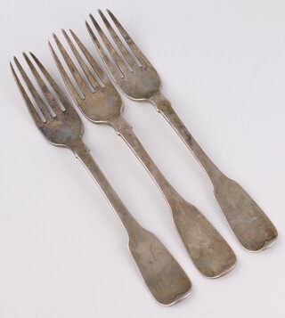 Three Georgian Irish silver fiddle pattern pudding forks, maker Laurence Nolan, backs marked Stewart, Dublin 1829  126 grams 