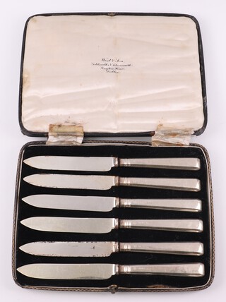 A cased set of 6 silver handled tea knives, Sheffield 1934 
